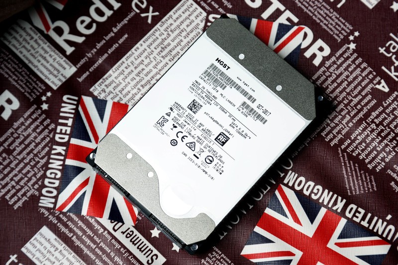 #超大容量 自由存储＃数据大爆炸的时代，选择多硬盘？还是单硬盘高容量？（开箱）