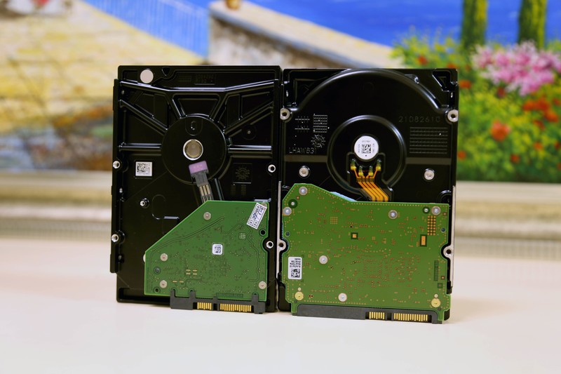 #超大容量 自由存储＃数据大爆炸的时代，选择多硬盘？还是单硬盘高容量？（开箱）