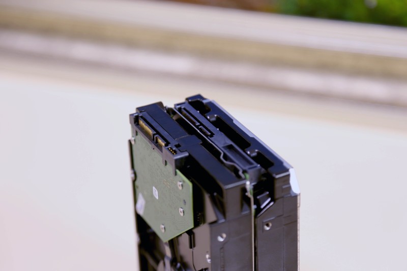 #超大容量 自由存储＃数据大爆炸的时代，选择多硬盘？还是单硬盘高容量？（开箱）