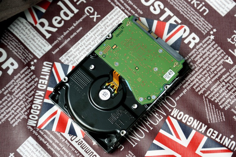 #超大容量 自由存储＃数据大爆炸的时代，选择多硬盘？还是单硬盘高容量？（开箱）