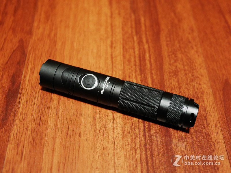 小巧、弯折、强光、防水——舜光SUNCORE-TA10强光手电筒评测【附防水测试视频】