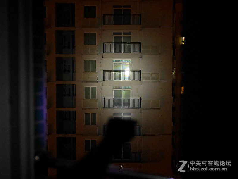 小巧、弯折、强光、防水——舜光SUNCORE-TA10强光手电筒评测【附防水测试视频】