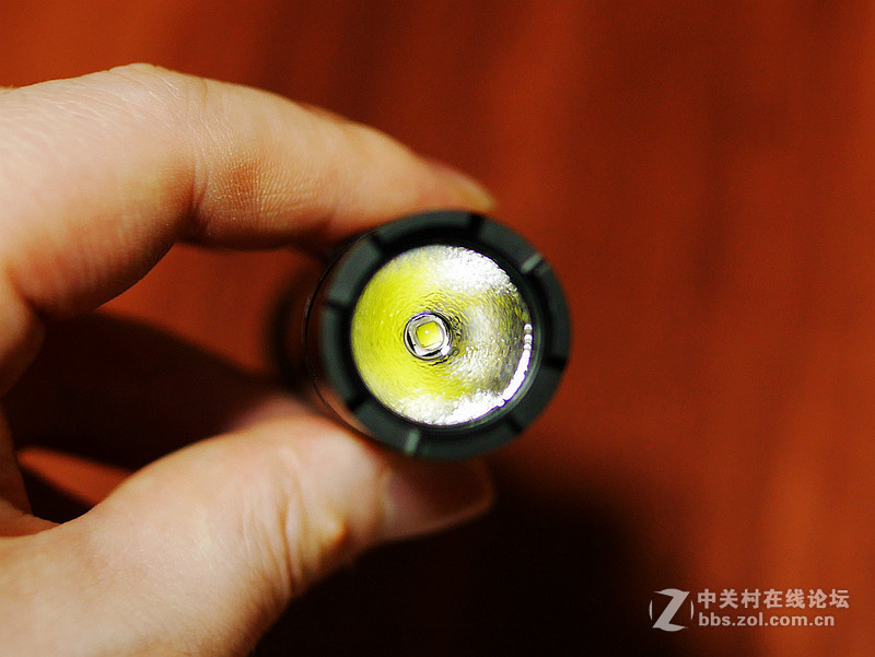 小巧、弯折、强光、防水——舜光SUNCORE-TA10强光手电筒评测【附防水测试视频】