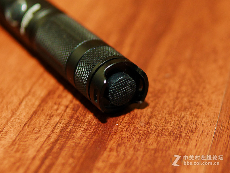 小巧、弯折、强光、防水——舜光SUNCORE-TA10强光手电筒评测【附防水测试视频】