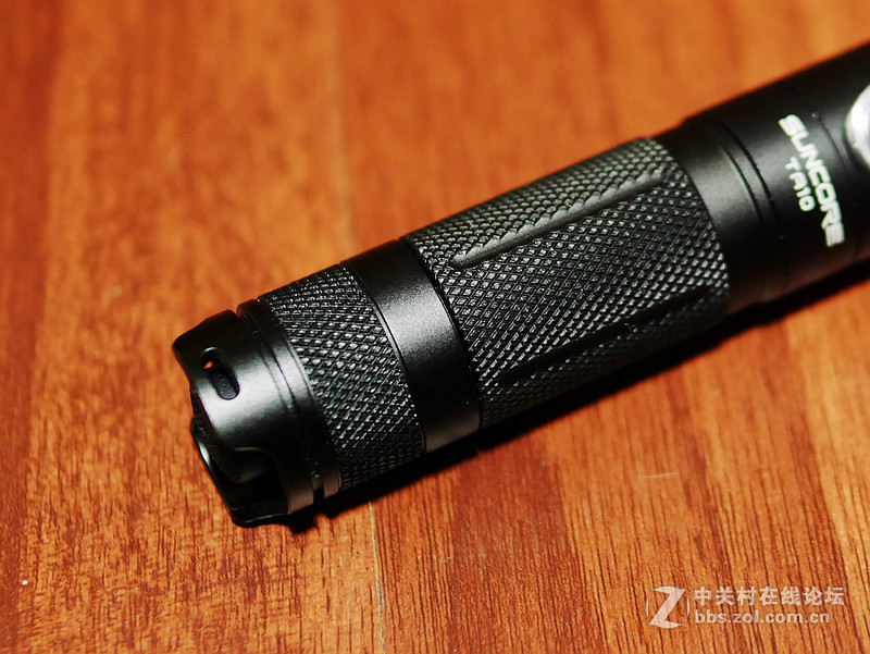 小巧、弯折、强光、防水——舜光SUNCORE-TA10强光手电筒评测【附防水测试视频】