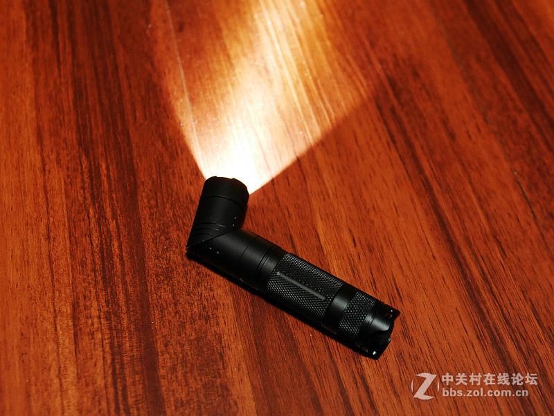 小巧、弯折、强光、防水——舜光SUNCORE-TA10强光手电筒评测【附防水测试视频】