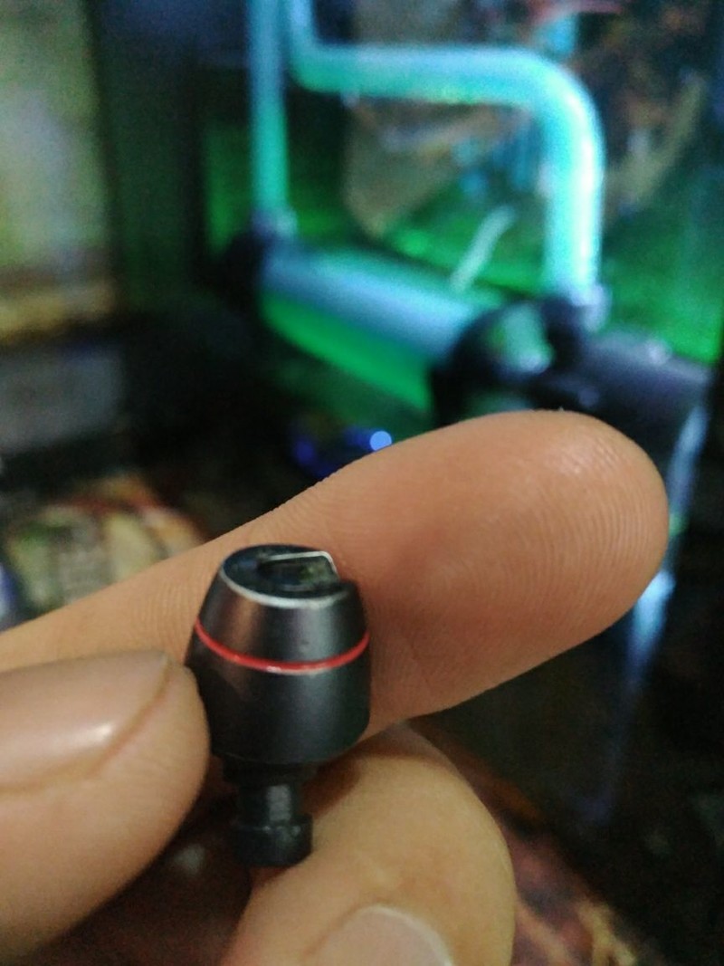 努比亚z11尊享版的原装耳机耳塞部分肿么拆啊。