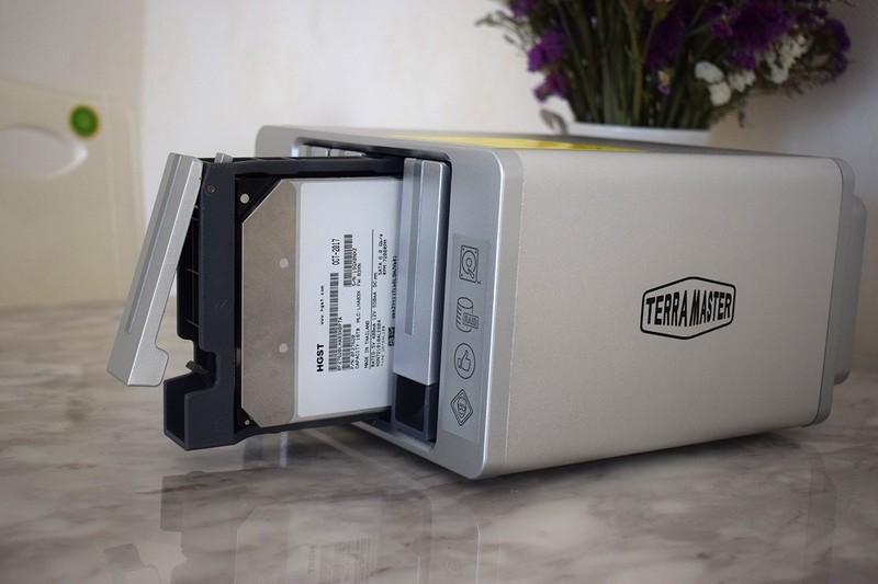 #超大容量 自由存储＃容量新高度，10T够用不？ 昱科(HGST) 10TB NAS网络硬盘开箱简评