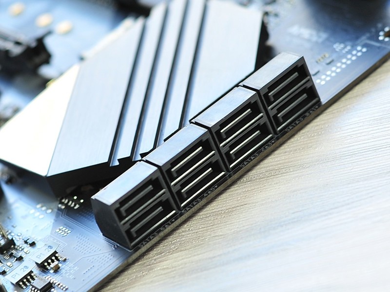 intel信仰需充值，攒个X299+GTX1070Ti再福利超频教程，还有吃鸡真需要关闭超线程