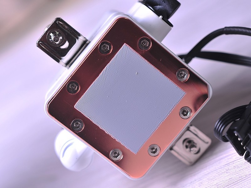 intel信仰需充值，攒个X299+GTX1070Ti再福利超频教程，还有吃鸡真需要关闭超线程