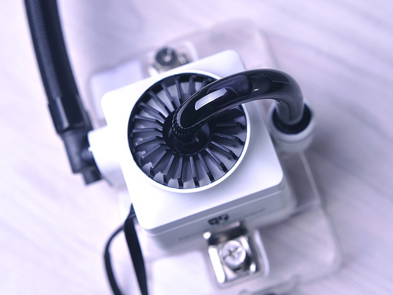 intel信仰需充值，攒个X299+GTX1070Ti再福利超频教程，还有吃鸡真需要关闭超线程