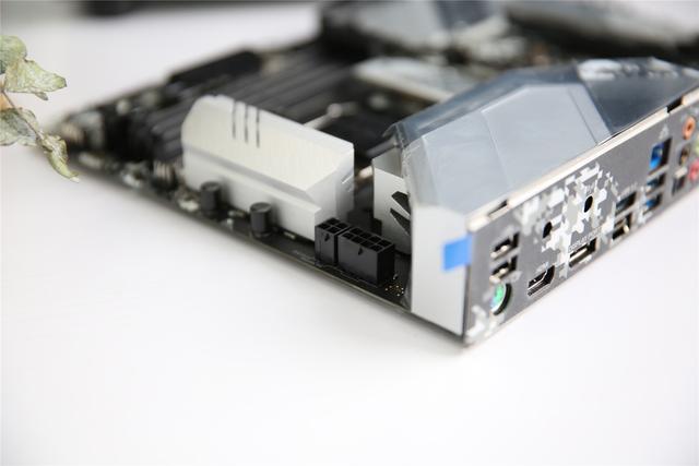 用显卡给手机快充？浑身都是快充头的直男1号10600K+2070S装机体验