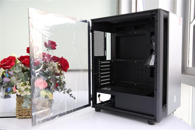 用显卡给手机快充？浑身都是快充头的直男1号10600K+2070S装机体验