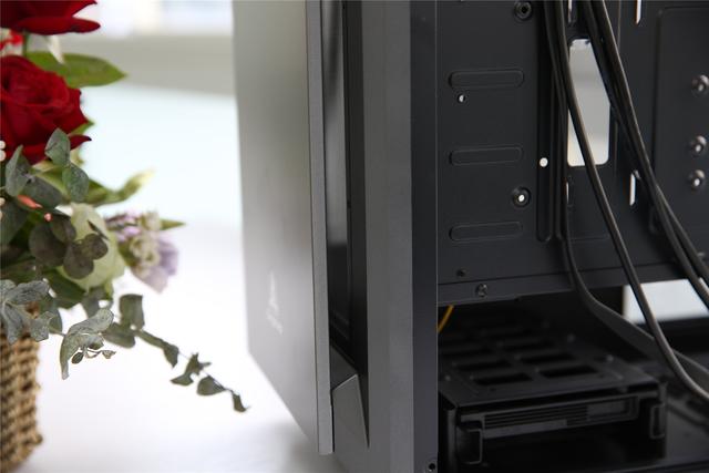 用显卡给手机快充？浑身都是快充头的直男1号10600K+2070S装机体验