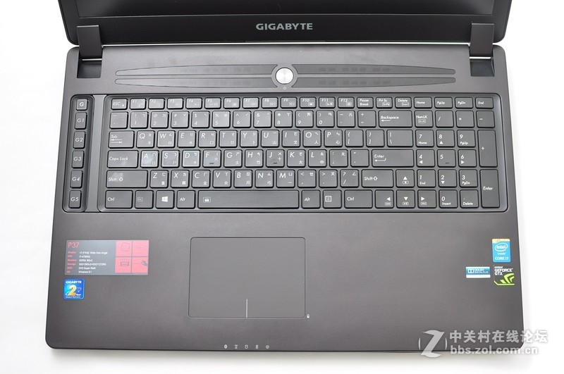 GIGABYTE P37X 外观与规格开箱分享，出色的显卡温度表现(P37K与P37W亦可参考)