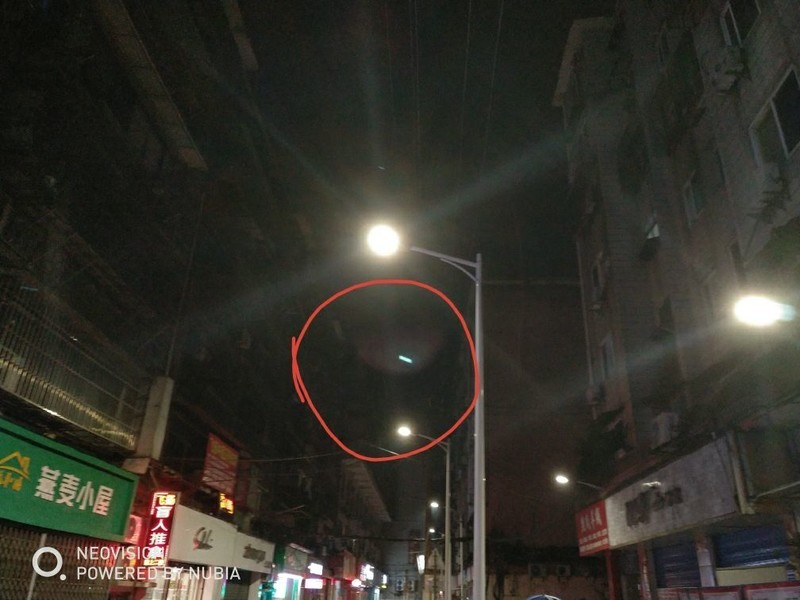 坑的哟，拍夜景会有鬼影