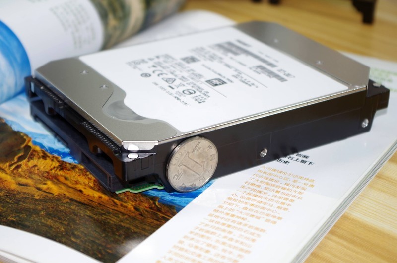 #超大容量 自由存储＃傲视群雄的读写速度——HGST NAS 10T