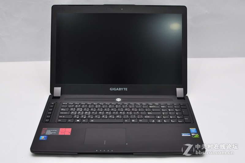 GIGABYTE P37X 外观与规格开箱分享，出色的显卡温度表现(P37K与P37W亦可参考)