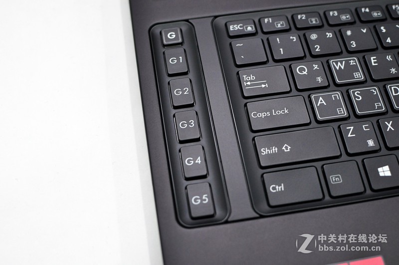 GIGABYTE P37X 外观与规格开箱分享，出色的显卡温度表现(P37K与P37W亦可参考)