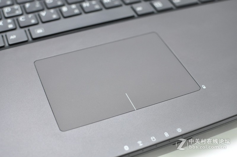 GIGABYTE P37X 外观与规格开箱分享，出色的显卡温度表现(P37K与P37W亦可参考)