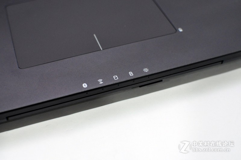 GIGABYTE P37X 外观与规格开箱分享，出色的显卡温度表现(P37K与P37W亦可参考)