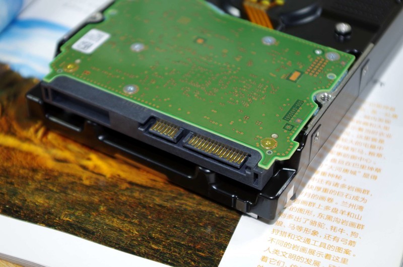 #超大容量 自由存储＃傲视群雄的读写速度——HGST NAS 10T