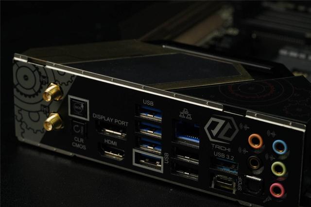 华擎B550 taichi太极曝光，妖板大王：拜托X570才是小弟好吗？