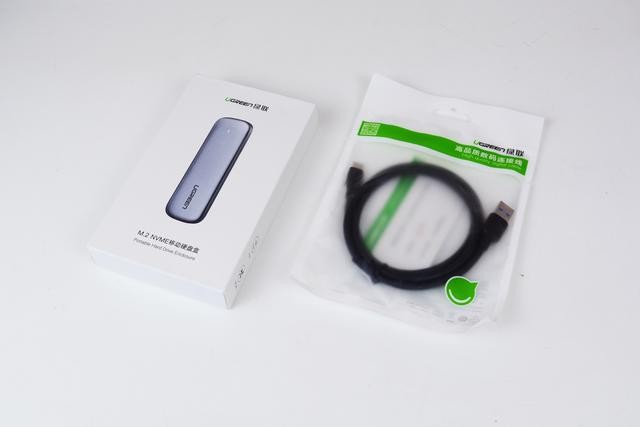 SSD该怎么选？能PCIe绝不SATA，超频三迅捷M.2 SSD 评测