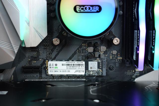 SSD该怎么选？能PCIe绝不SATA，超频三迅捷M.2 SSD 评测