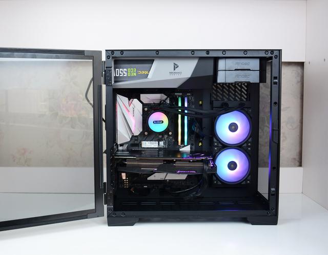 SSD该怎么选？能PCIe绝不SATA，超频三迅捷M.2 SSD 评测