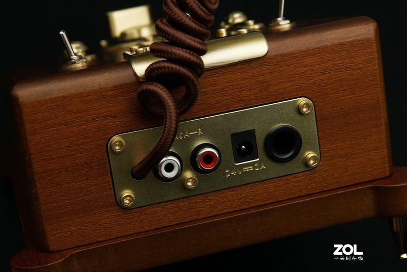 极致复古 内外兼修 巫喀秋莎HiFi桌面蓝牙音箱体验评测