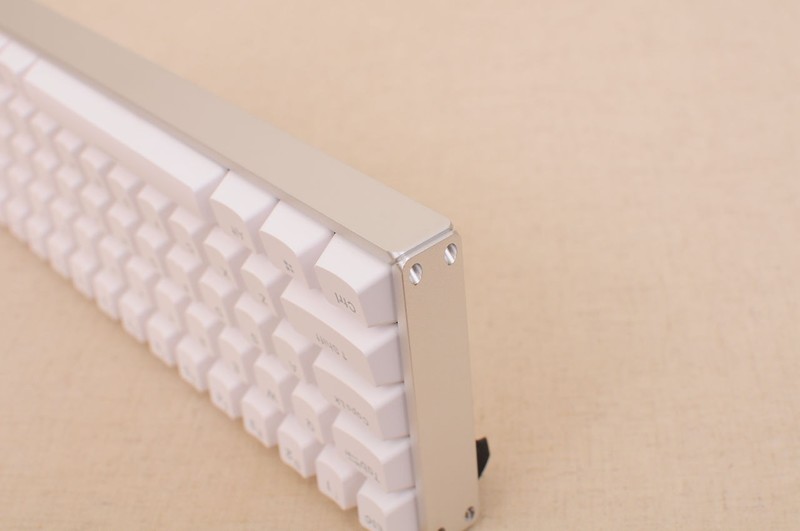 小巧精致的60键RGB键盘，iQunix F60键盘 & ZOMO空投箱键帽小晒