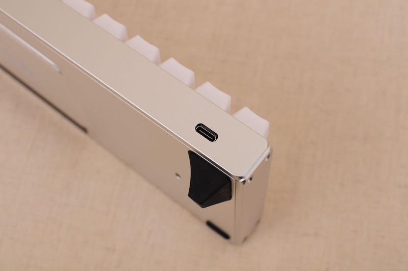 小巧精致的60键RGB键盘，iQunix F60键盘 & ZOMO空投箱键帽小晒