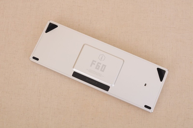 小巧精致的60键RGB键盘，iQunix F60键盘 & ZOMO空投箱键帽小晒