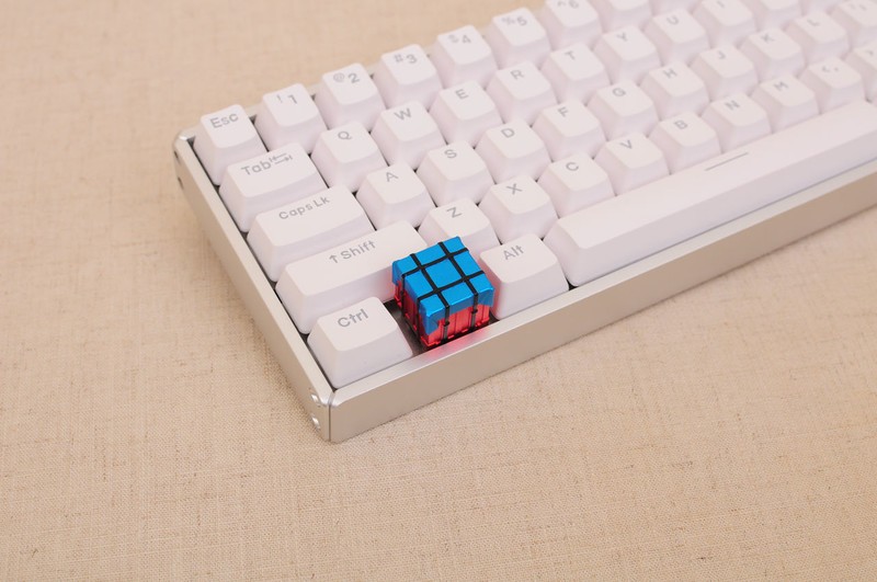 小巧精致的60键RGB键盘，iQunix F60键盘 & ZOMO空投箱键帽小晒