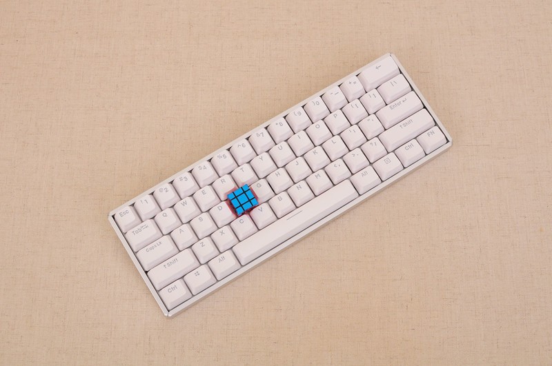 小巧精致的60键RGB键盘，iQunix F60键盘 & ZOMO空投箱键帽小晒