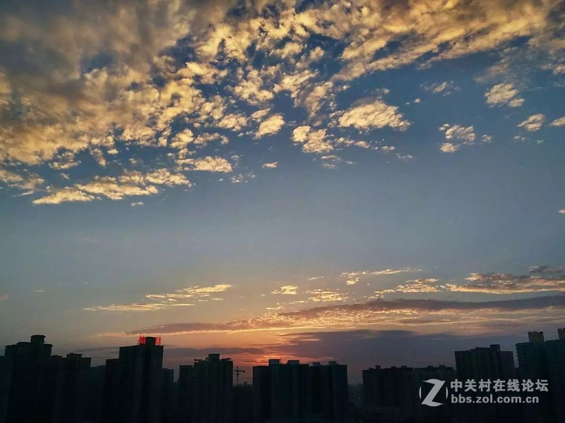 手机看窗外云彩变换