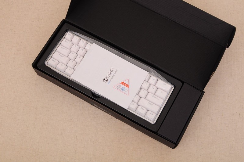 小巧精致的60键RGB键盘，iQunix F60键盘 & ZOMO空投箱键帽小晒