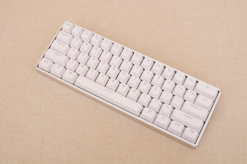 小巧精致的60键RGB键盘，iQunix F60键盘 & ZOMO空投箱键帽小晒