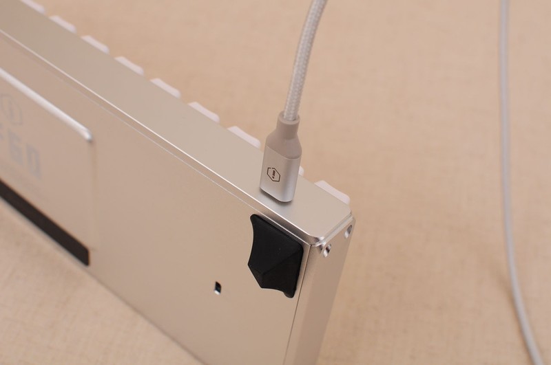 小巧精致的60键RGB键盘，iQunix F60键盘 & ZOMO空投箱键帽小晒