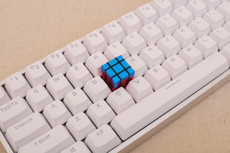 小巧精致的60键RGB键盘，iQunix F60键盘 & ZOMO空投箱键帽小晒
