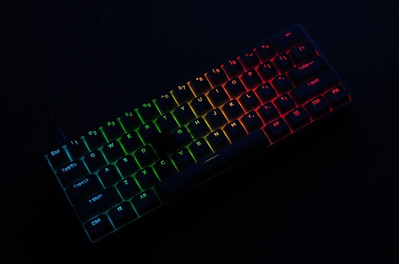 小巧精致的60键RGB键盘，iQunix F60键盘 & ZOMO空投箱键帽小晒