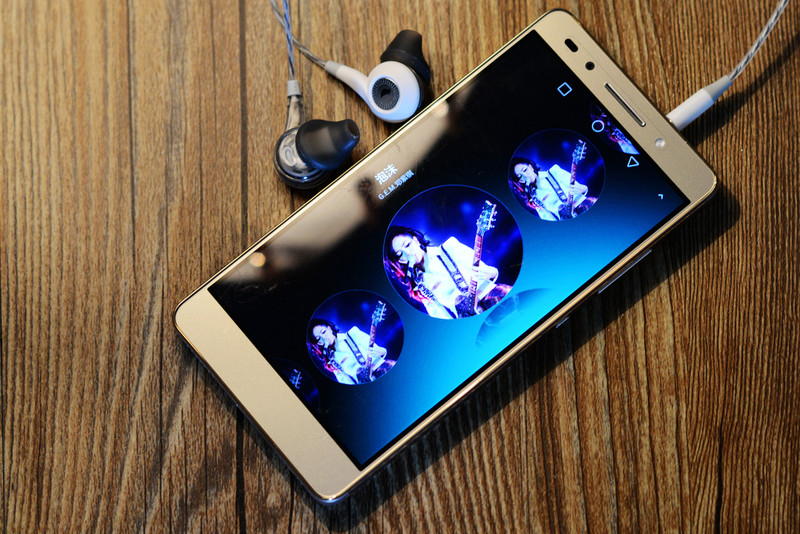 #耳机#新手机居然不配耳机，给荣耀7入了声宴双动圈HIFI小塞子