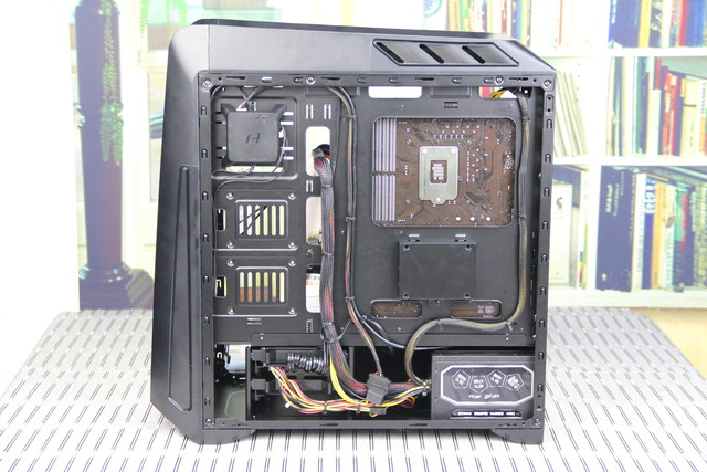 整理机箱走线！用心成艺术！