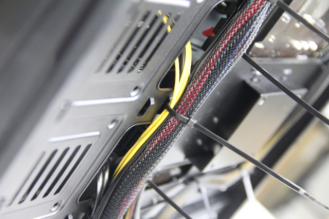 整理机箱走线！用心成艺术！