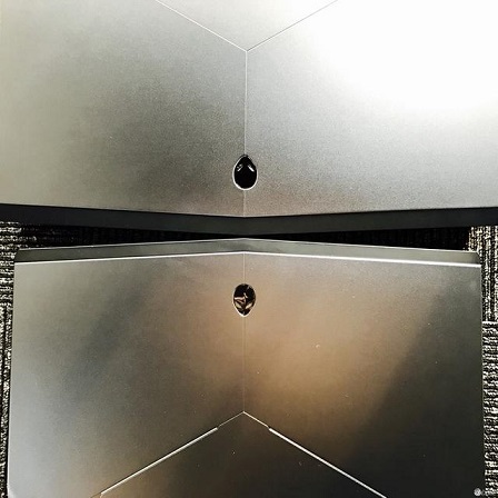 入世出格化险为迷，顶配 New Alienware 17 与 15 R2 对比