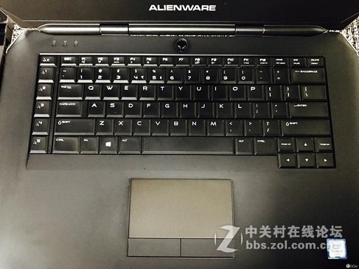 入世出格化险为迷，顶配 New Alienware 17 与 15 R2 对比