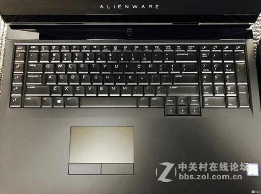 入世出格化险为迷，顶配 New Alienware 17 与 15 R2 对比