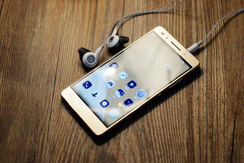 #耳机#新手机居然不配耳机，给荣耀7入了声宴双动圈HIFI小塞子