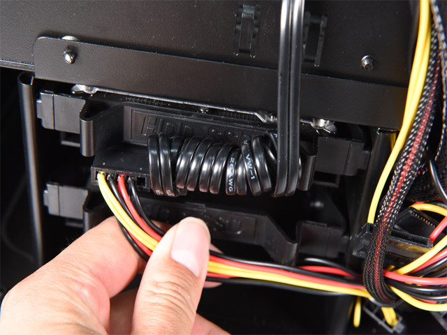 整理机箱走线！用心成艺术！